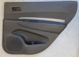 Boczek drzwi tylnych prawych Dodge Durango 2019-2020 6UM191X9AB