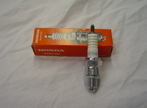 Oryginalna świeca zapłonowa CR6HSA HONDA C50 C70 C100 C102 Pc50k1 C110 S65 OEM 98056-56718