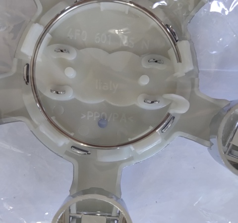 Dekielek pajączek Audi 4F0 601 165 N