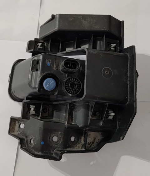 Lampa przeciwmgielna halogen przedni prawy mocowanie Dodge RAM Chrysler Pacifica Voyager 2021-2025 68477196AB 68291438AB