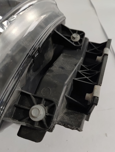 Lampa przeciwmgielna halogen przedni prawy mocowanie Dodge RAM Chrysler Pacifica Voyager 2021-2025 68477196AB 68291438AB