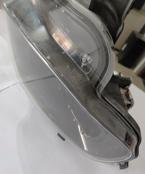 Reflektor przedni lewy uszkodzone mocowanieJeep Cherokee 2014-2018 68102849AG