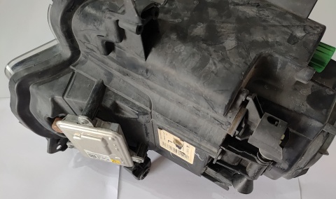Reflektor przedni lewy uszkodzone mocowanieJeep Cherokee 2014-2018 68102849AG